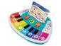 Kleurrijke speelgoedpiano met een muziekblad voor 'The Itsy Bitsy Spider'.