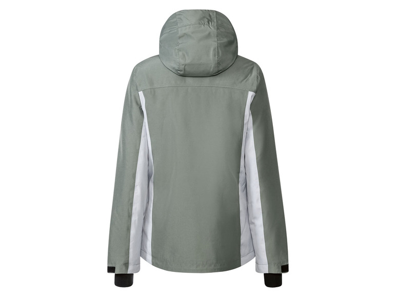 Groene jas met capuchon en witte accenten.