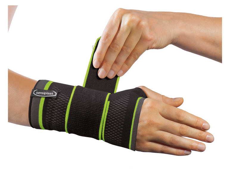 Zwarte polsbandage van Sensiplast met groene accenten.