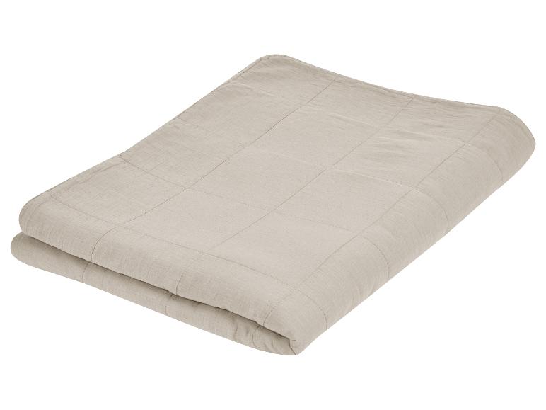Beige katoenen deken, opgevouwen.
