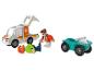 Une ambulance, un quad et des figurines de Little People.