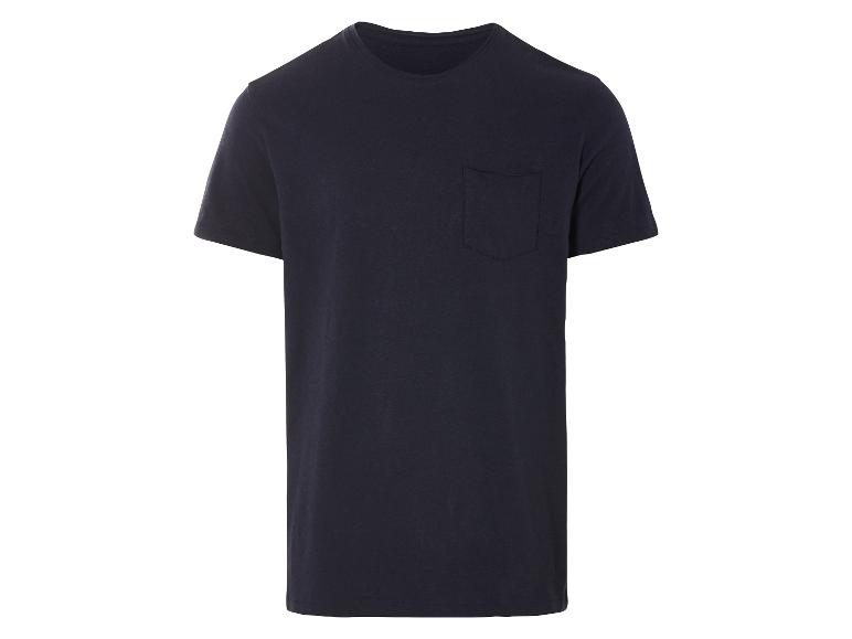 T-shirt bleu marine à poche poitrine.