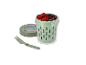 Pot de yaourt avec baies et fourchette pliable
