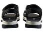 Paire de sandales de sport noires à semelle blanche, vue arrière