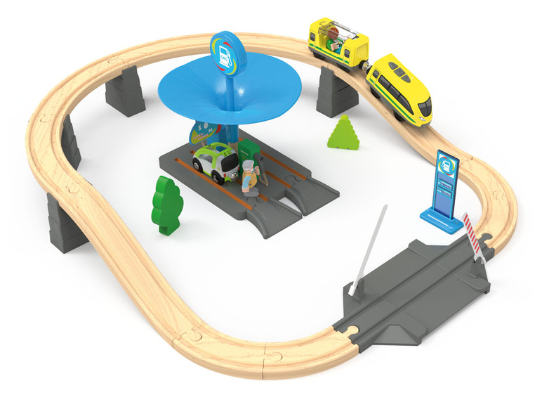 Un train en bois avec un train, une voiture et des accessoires.