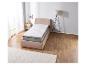 Un lit simple avec un matelas dans une chambre minimaliste.