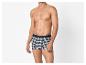Man zonder shirt met blauw, groen en wit geruite boxershort.