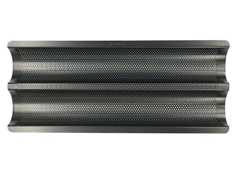 Een bakvorm van Zenker voor het bakken van drie broodjes