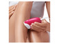 Een vrouw gebruikt een roze Braun Silk-épil epilator op haar been.