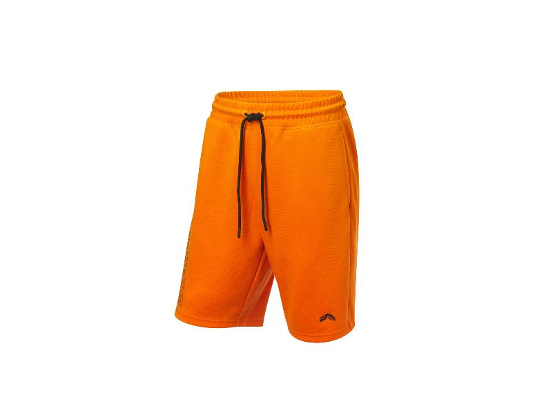 Oranje shorts met trekkoord, sportieve stijl.
