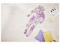 Une combinaison tie-dye, des coussins et du pop-corn sur un fond clair.