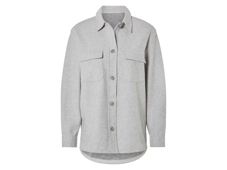 Une chemise grise à manches longues.