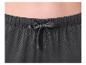 Gros plan de la taille d'une personne portant un pantalon de survêtement gris foncé avec un cordon.