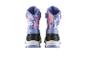 Une paire de bottes d'hiver florales violettes et roses avec des semelles noires et blanches.