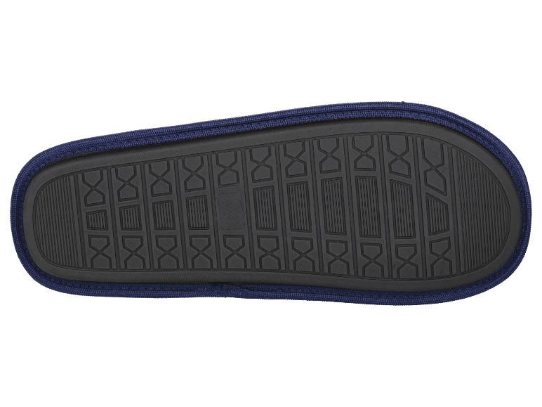 Zool van een donkerblauwe slipper met een patroon van X'en en lijnen