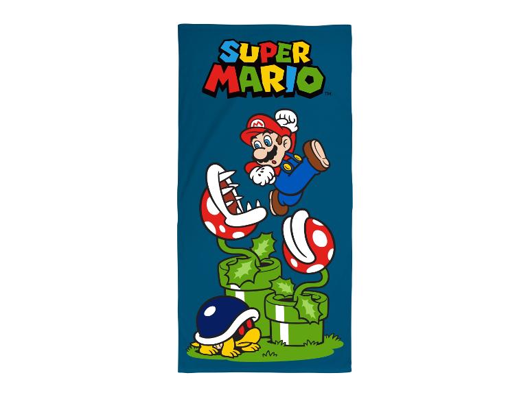 Super Mario strandlaken met Mario die over Piranha planten en een Koopa Troopa springt.