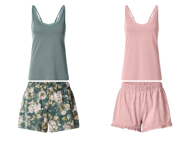 Deux ensembles de pyjama femme avec débardeurs et shorts, un vert fleuri et un rose.