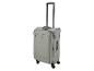 Valise à roulettes gris clair avec poignée télescopique et poches zippées.