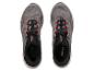 Une paire de chaussures de sport grises avec des détails rouges et des lacets élastiques.