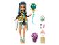 Poupée Monster High Cleo De Nile avec accessoires, dont un sac et une invitation.