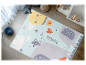Tapis enfant avec éléphants, montgolfière et souris, style mignon.