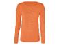 Chemise orange à manches longues.