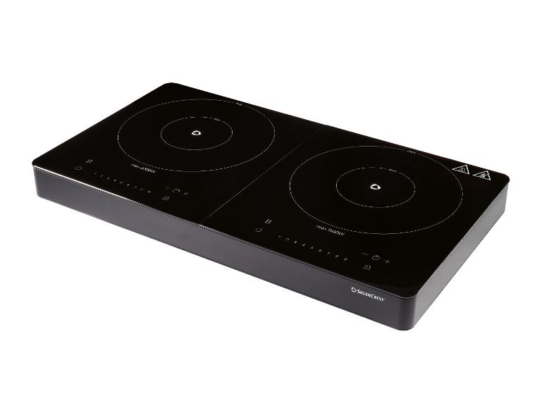 Zwarte SILVERCREST dubbele inductiekookplaat met aanraakbediening en digitaal display.
