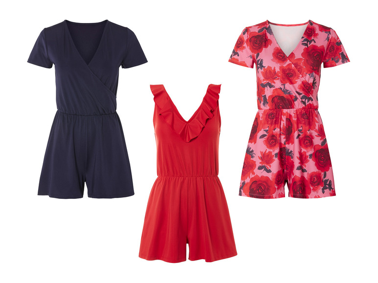 Drie jumpsuits: donkerblauwe, rode en roze met bloemenprint.