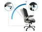 Chaise de bureau noire avec accoudoirs réglables et roulettes pivotantes.