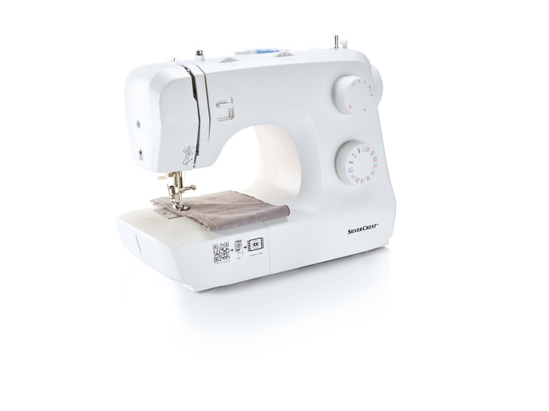 Une machine à coudre blanche Silvercrest avec différents motifs de points.