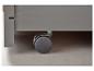 Armoire grise sur roulettes.