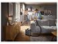Couple nettoyant le salon avec nettoyeur vapeur et aspirateur SilverCrest.