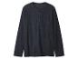 Een donkergrijs Henley-shirt met lange mouwen en drie knopen op een witte achtergrond.