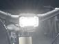 Een close-up van de koplamp van een e-bike.