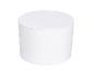 Un récipient blanc cylindrique isolé sur fond blanc.