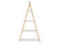 Witte boekenplank met houten poten in de vorm van een tipi