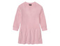 Roze meisjesjurk met lange mouwen van het merk 'Okay'.
