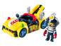 Une voiture jouet jaune avec une pancarte 'TAXI' et une figurine d'un homme avec un casque.