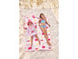 Deux filles sur la plage, l'une en maillot de bain, l'autre en peignoir, sur une serviette avec l'image de Peppa Pig.