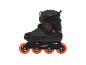 Zwarte en oranje inline skates.