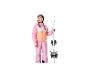 Fille en veste et pantalon de ski rose et orange avec des skis.