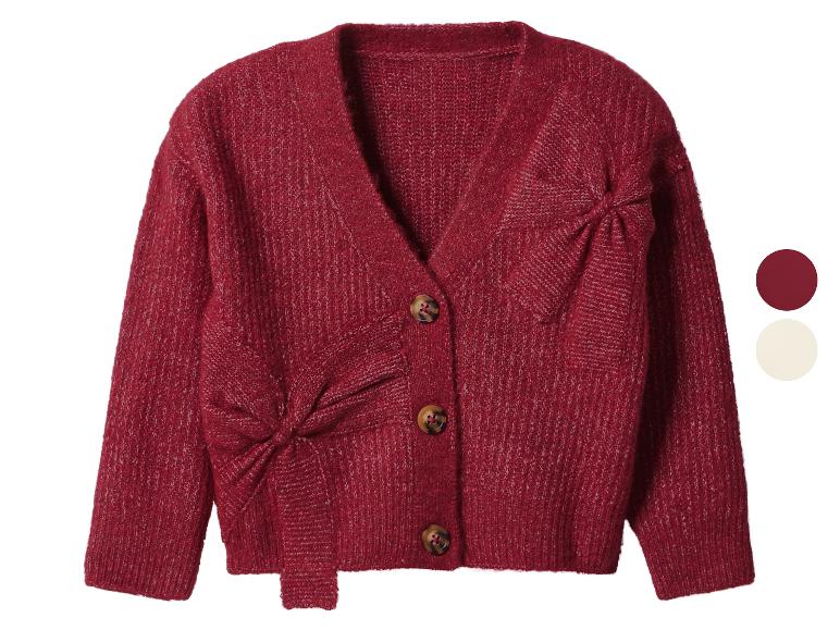 Rood gebreid vest met V-hals en knoopdetails, met bruine knopen