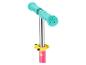 Close-up van turquoise scooterstuur met 'SCOOTER'-tekst en roze stang