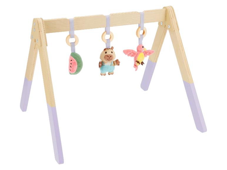 Houten babygym met hangende watermeloen-, nijlpaard- en vogel speeltjes.