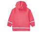 Een roze regenjas met capuchon voor kinderen.