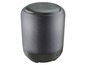 Een zwarte draagbare Bluetooth-speaker met knoppen voor volume en afspelen.