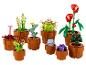 Ensemble de plantes et de cactus LEGO en pot, de différentes formes et couleurs.