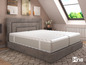 Een modern bed met matras en boxspring van het merk 