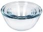 Ensemble de saladiers en verre, emboîtés les uns dans les autres