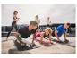 Fitness oefeningen: matjes, push-up handgrepen en resistance bands.